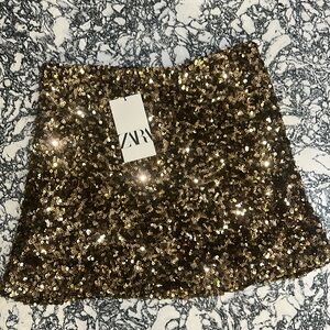 Zara NWT Gold Sequin Mini Skirt- Size M